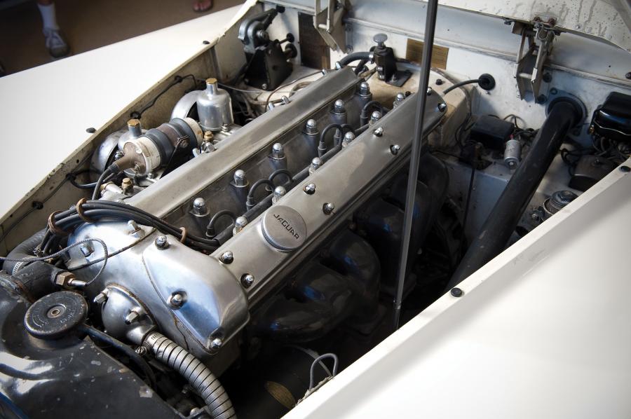  Jaguar XK120 Roadster White 1953 года  (фото 7 из 39)